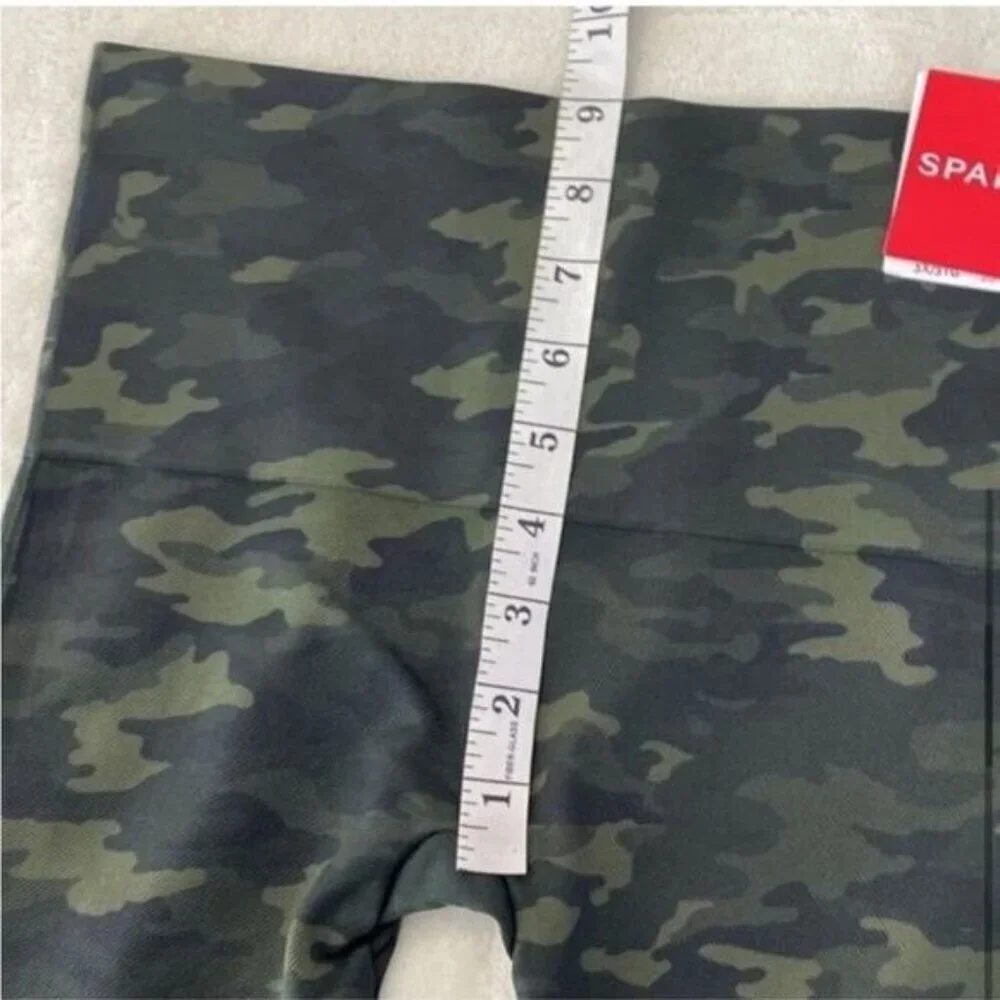 SPANX NWT Look at me Now Camo Green Seamless Leggings Size Medium‎